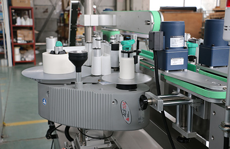 橄欖油雙面貼標(biāo)機(jī)