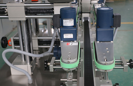 紙箱上下面貼標機