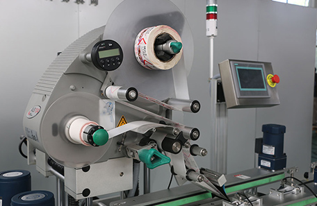 紙箱上下面貼標機