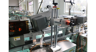 高速貼標機有什么作用？瓶裝水行業里不可或缺的角色！