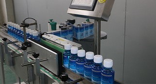 圓瓶貼標(biāo)機(jī)有什么優(yōu)勢(shì)，選擇這款設(shè)備的時(shí)候有什么要注意的？