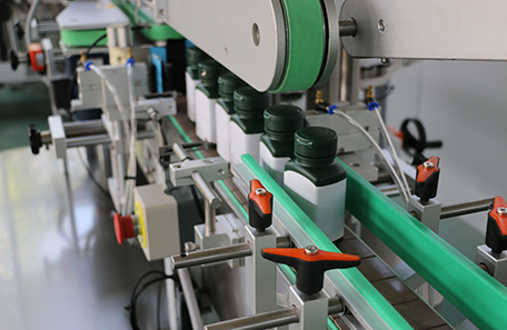 方瓶貼標機 方瓶貼標機