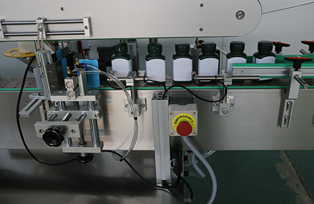 方瓶貼標(biāo)機